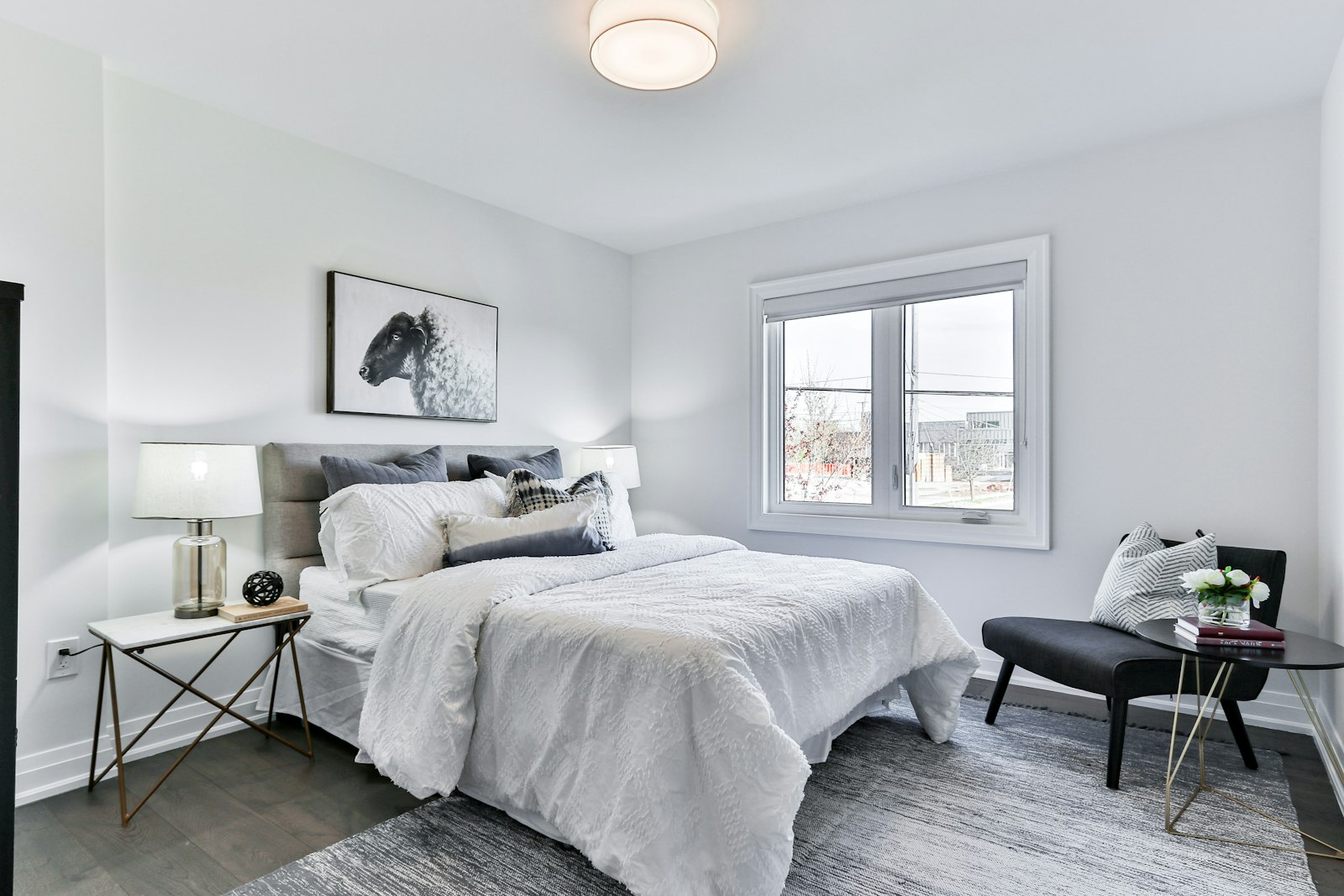A bright room with a small kitchen area (placeholder photo)